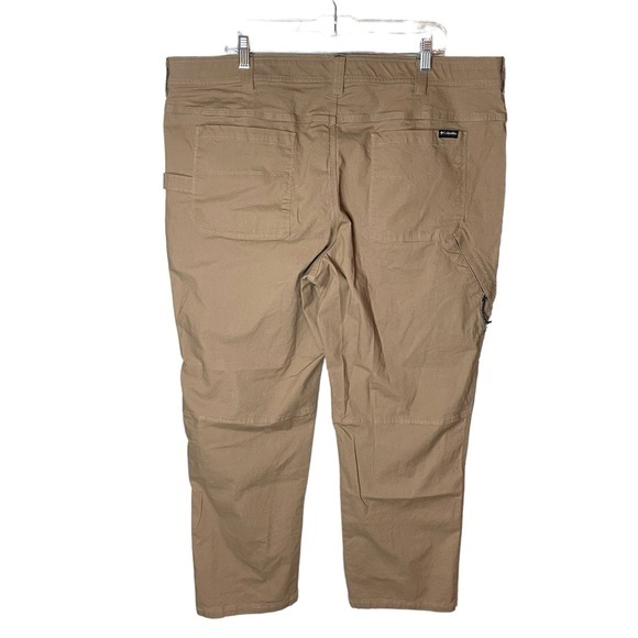 Columbia Khaki Straight Fit Men’s Pants 42x30 - Picture 2 of 9
